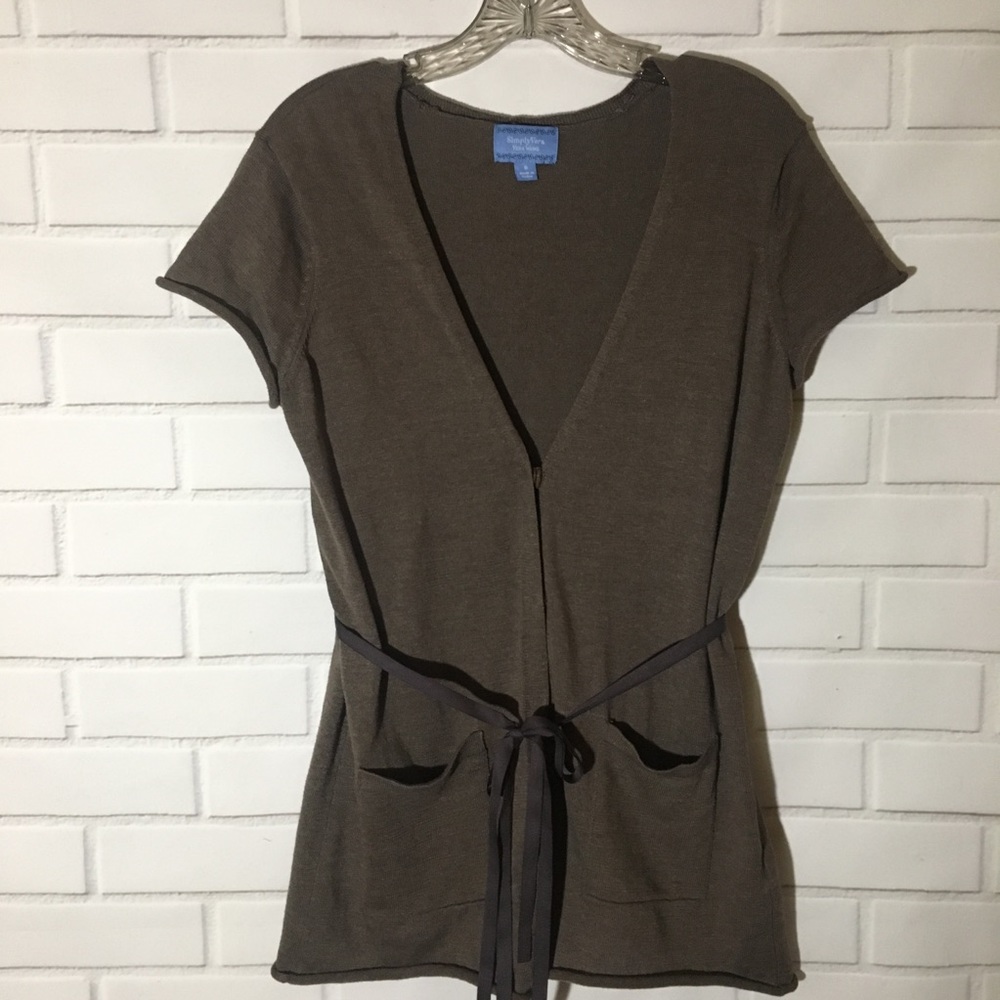 🛍Vera Wang Button Down Sweater🛍